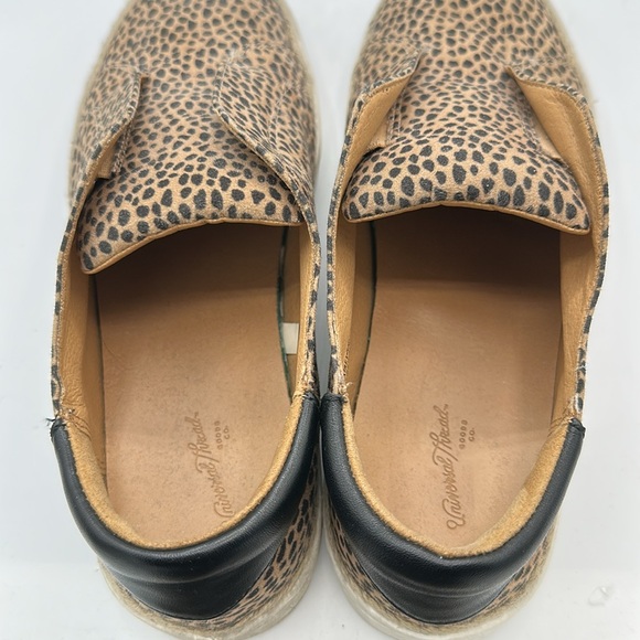 Universal Thread leopard print slip-on sneakers, size 8 - Picture 10 of 10